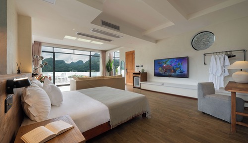 Luxury Quadruple Room, Hill View