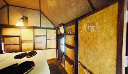 Standard Bungalow, 1 King Bed, Hill View