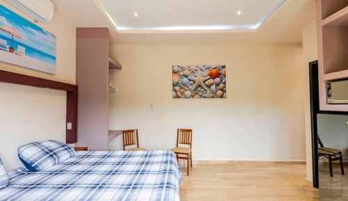 Luxury Room, 1 King Bed, Balcony, Garden View