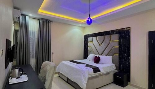 Executive Suite, City View