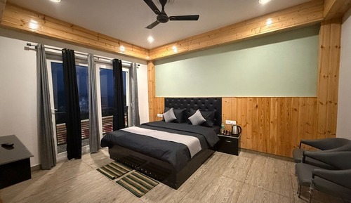 Deluxe Room, Balcony