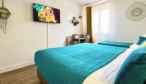 Triple Room, City View