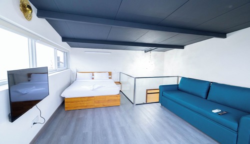 303 - Duplex Suite Room
