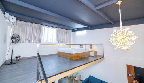 302 - Duplex Suite Room