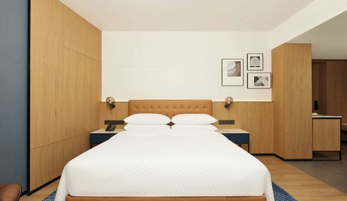 Superior Room, 1 King Bed, City View