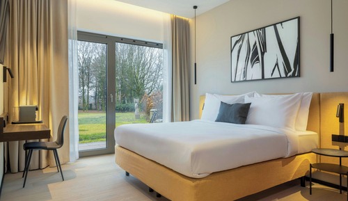 Room, 1 King Bed, Non Smoking, Garden View