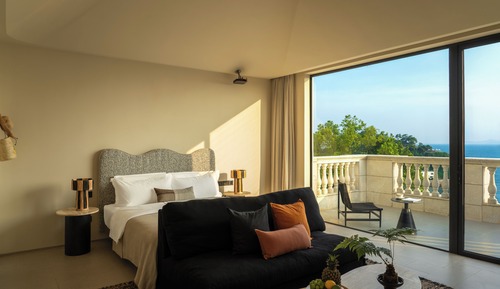 Moon Pool Sea View Balcony Hot Spring King Room