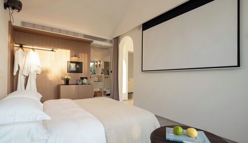 Dawn Cave Bubble Pool King Room