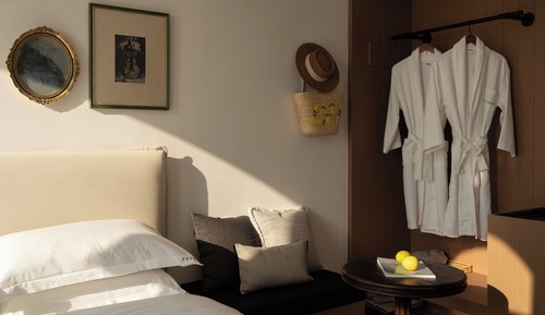 Cloud Cave Bubble Pool King Room