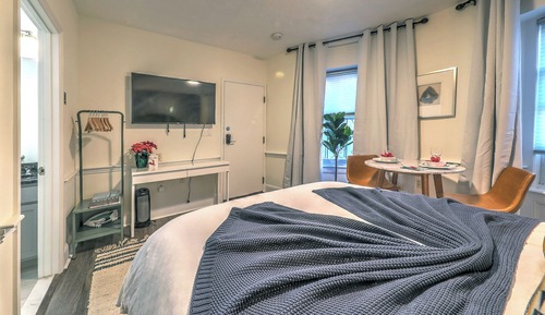 Modern Studio with Great Wifi