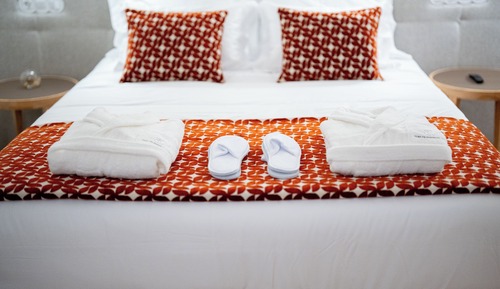 Comfort Room, Pool View