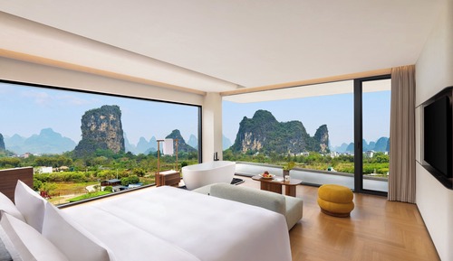 Premium Room, 1 King Bed (Super King, Camelback View)