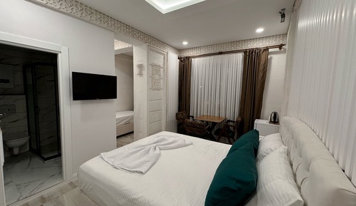 Family Triple Room, City View