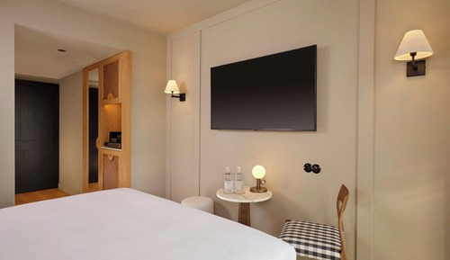 Room, 1 King Bed, Non Smoking, River View