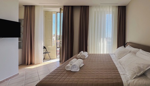 Deluxe Triple Room, Partial Sea View