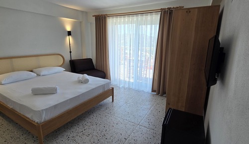 Double Room, Sea View, Garden Area
