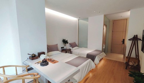 Classic Twin Room, Canal View