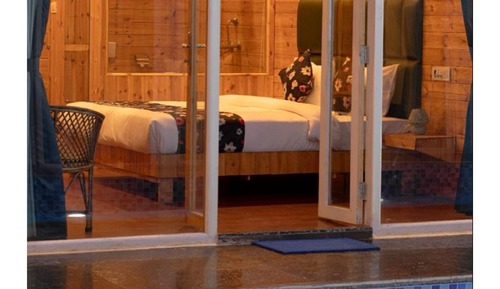 Deluxe Room, Pool View