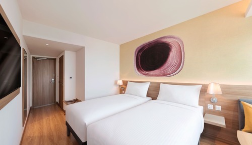 Standard Room, 1 Queen Bed