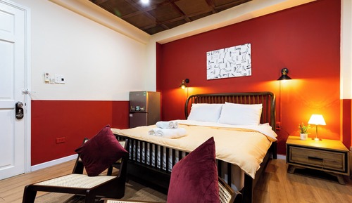 Deluxe Room, 1 Queen Bed, Non Smoking, City View (101)