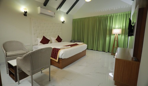 Family Cottage, Pool View