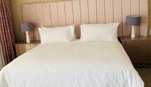 Luxury Single Room, Balcony, Garden View