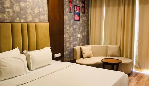 Deluxe Room, City View