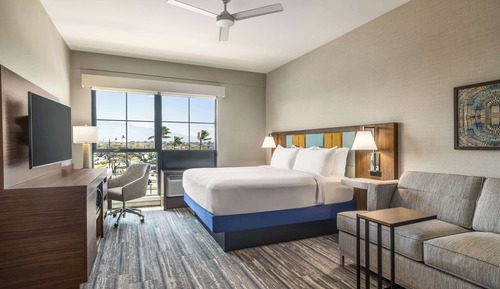 Room, 1 King Bed, Refrigerator & Microwave