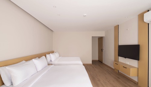 Comfort Quadruple Room, City View