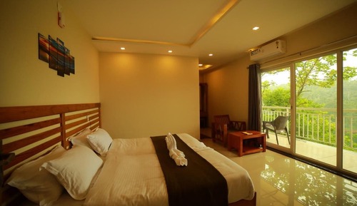Deluxe Double Room, Balcony, Lake View
