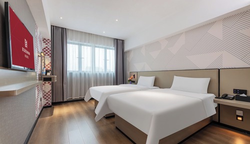 Luxury Twin Room, City View