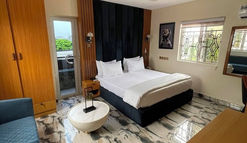 Luxury Suite, City View