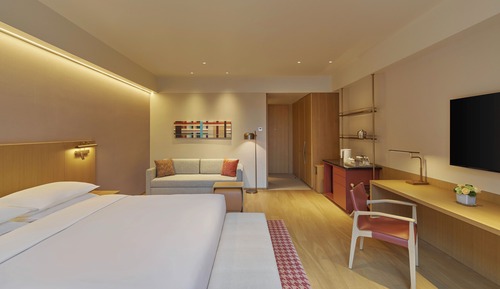 1 King Bed, Deluxe