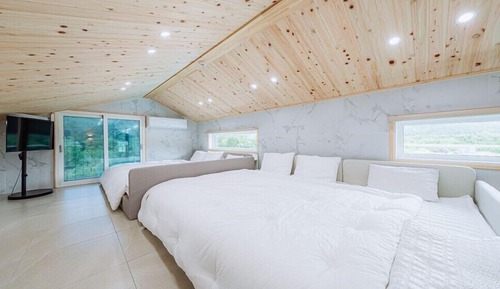Room (private house)