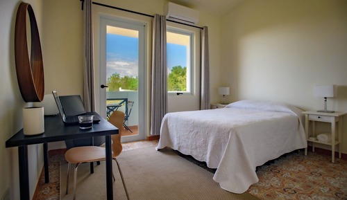 Queen Bed Private Balcony Garden and Caribbean View - Room 11