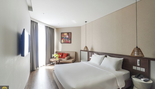 Basic Studio, Garden View