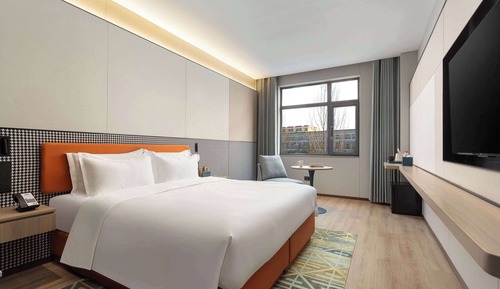 Comfort Room, 1 King Bed, Smoking