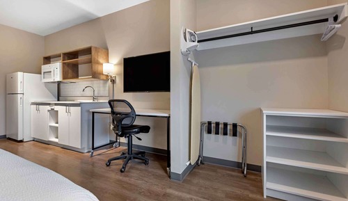 Standard Studio, 1 Queen Bed, Non Smoking, Refrigerator (Microwave)