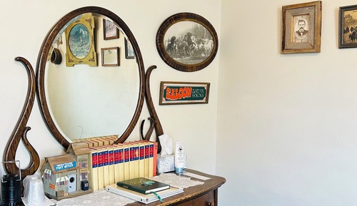 Basic Single Room Zane Grey (Shared Bathroom, Upstairs)