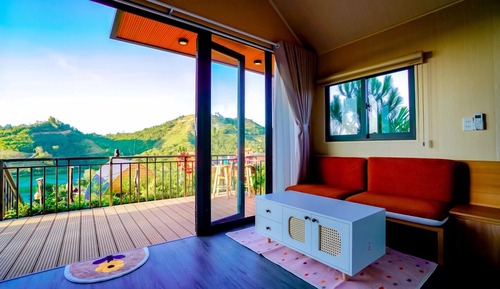 Family Room, Lake View