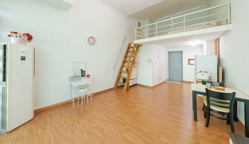 Basic Room, 1 Bedroom (yellow 202)