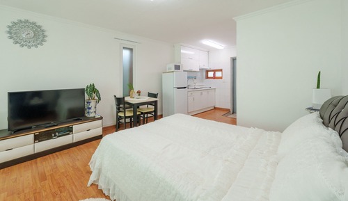 Basic Room, 1 Bedroom (pink 101)