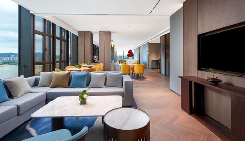 Exclusive Suite, 1 King Bed, Club Lounge Access