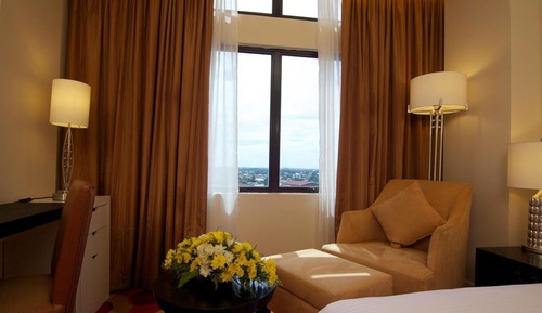 Premier Pool View Twin