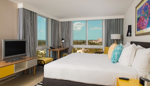 One Bedroom Harbourfront Suite - King Bed Adults Only