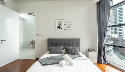 Basic Apartment, City View