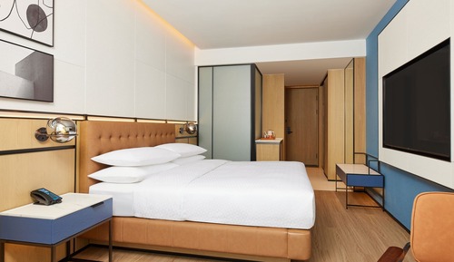 Superior Room, 1 King Bed, City View