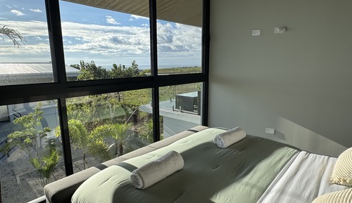 Deluxe Studio Suite, Partial Ocean View