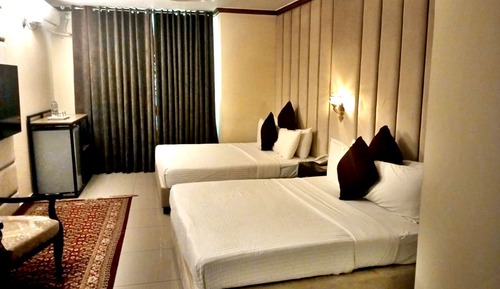 Deluxe Quadruple Room, City View