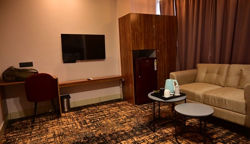 RAZIDO SUITES